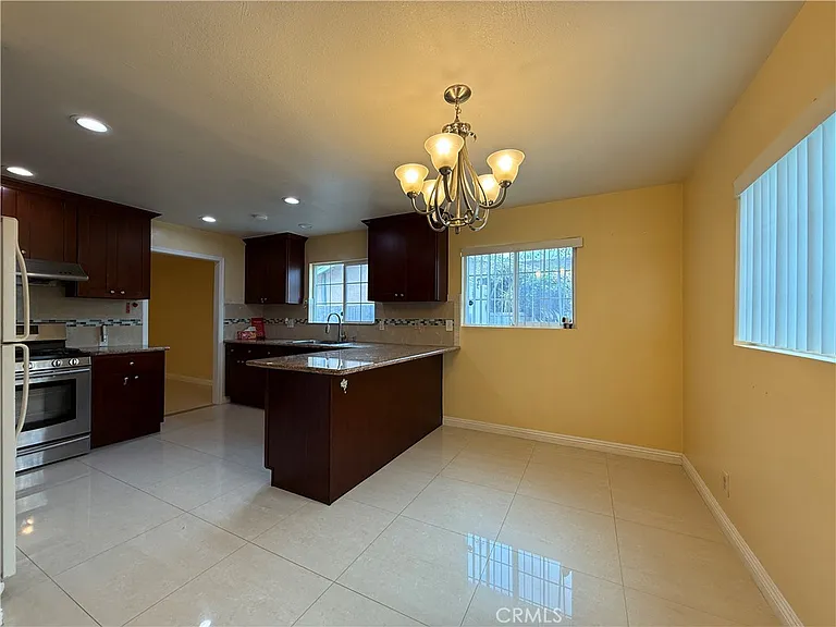 1127 S Nantes Ave — Photo 4