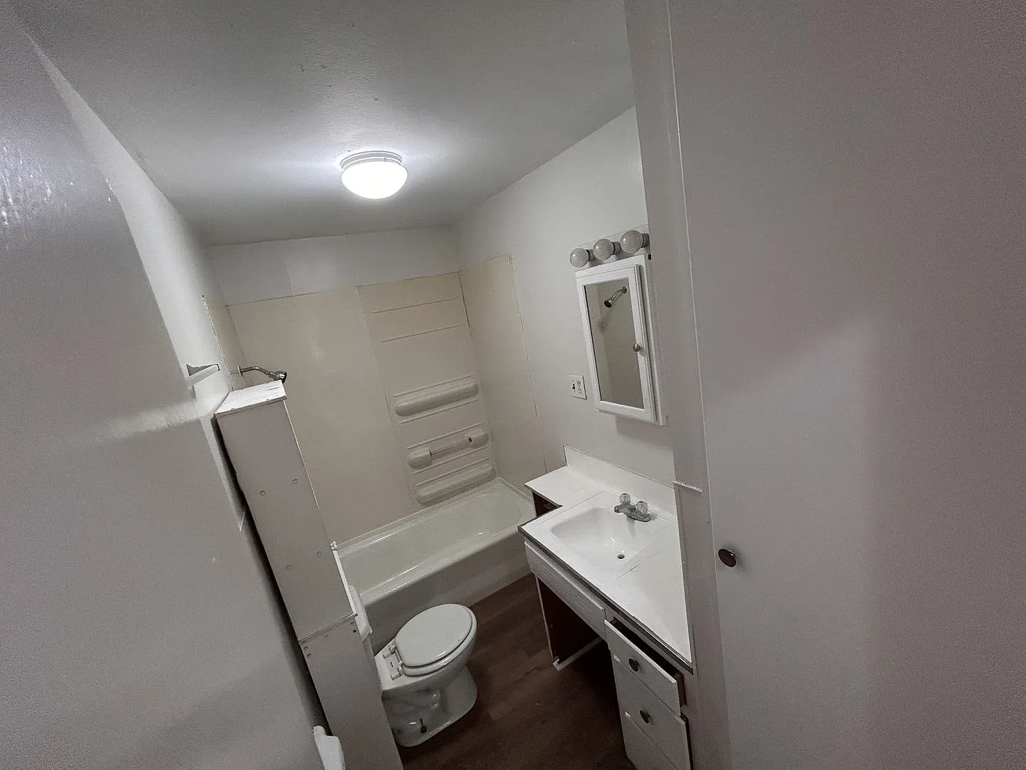 Large Fritch Home — Photo 4