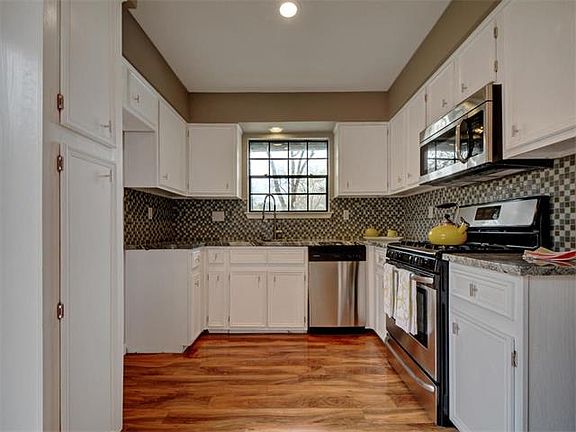 5th image of 2406 Berkett Dr #A