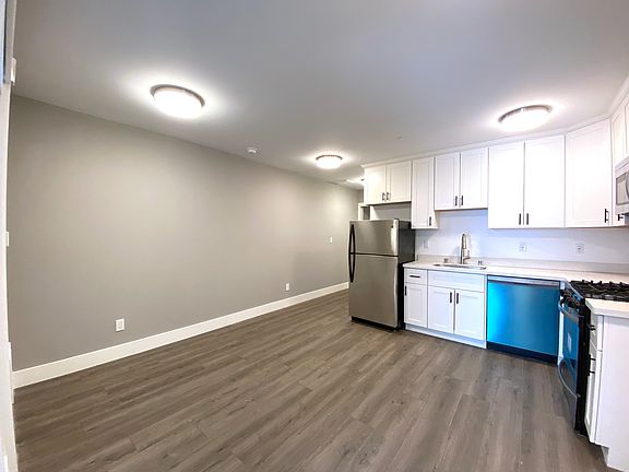 2nd image of 1085 Washington St #3