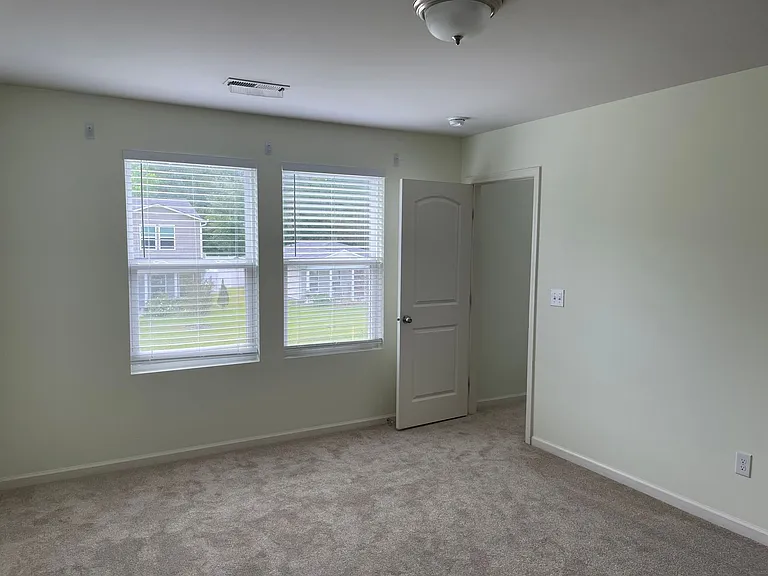 75 Shamrock Dr W — Photo 17