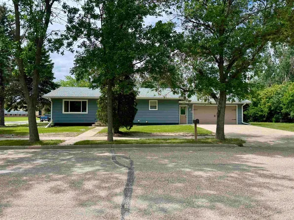 720 S Main St, Stanley, ND 58784
