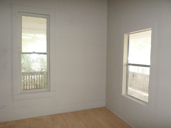 4th image of 1010 S Olive St