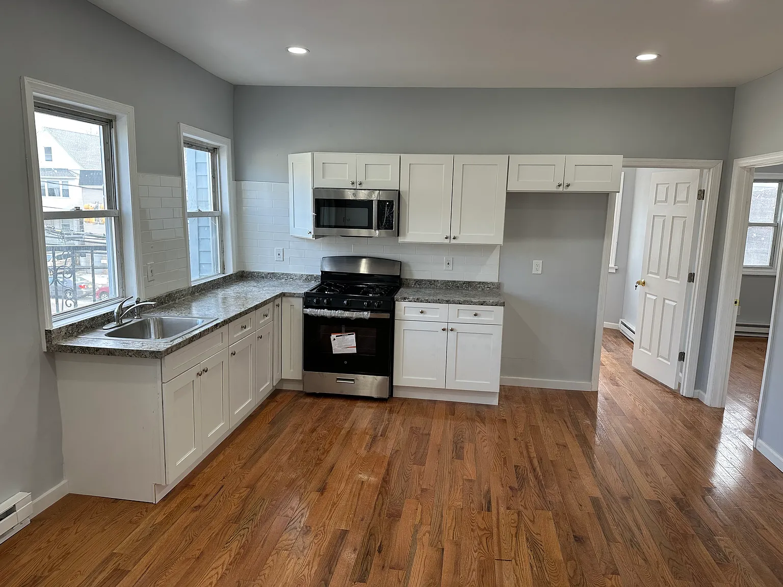 3 bed, $2,050 — Photo 1