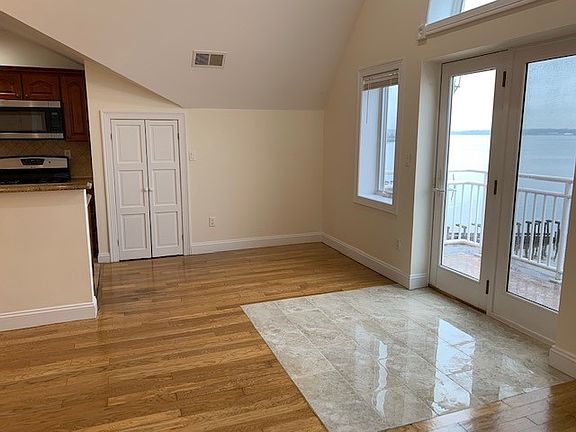 4th image of 842 Dean Ave #2