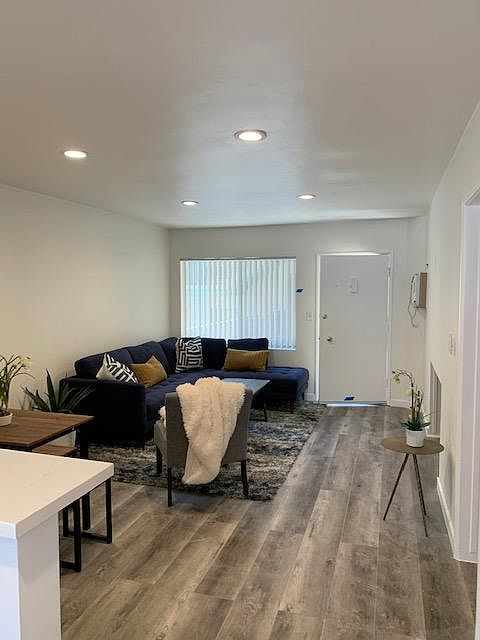 1st image of 5105 Bakman Ave #8