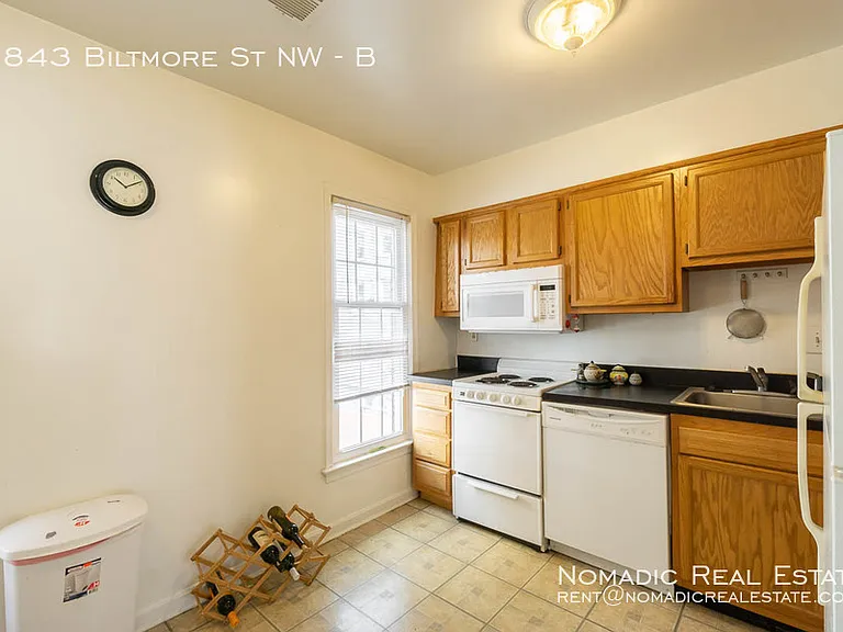 1843 Biltmore St NW #B — Photo 8