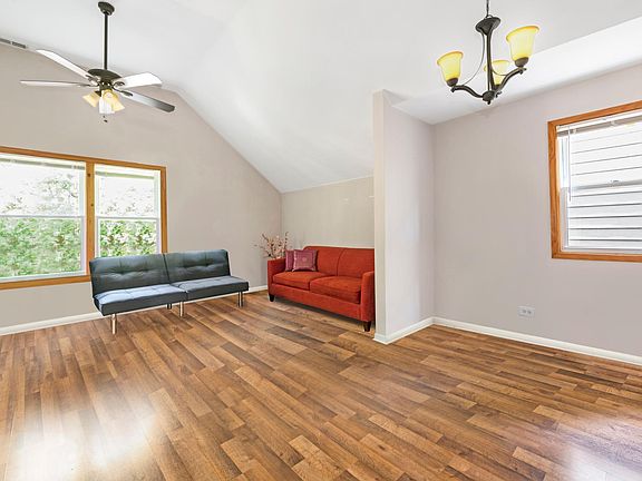 3rd image of 3247 W Belle Plaine Ave #2