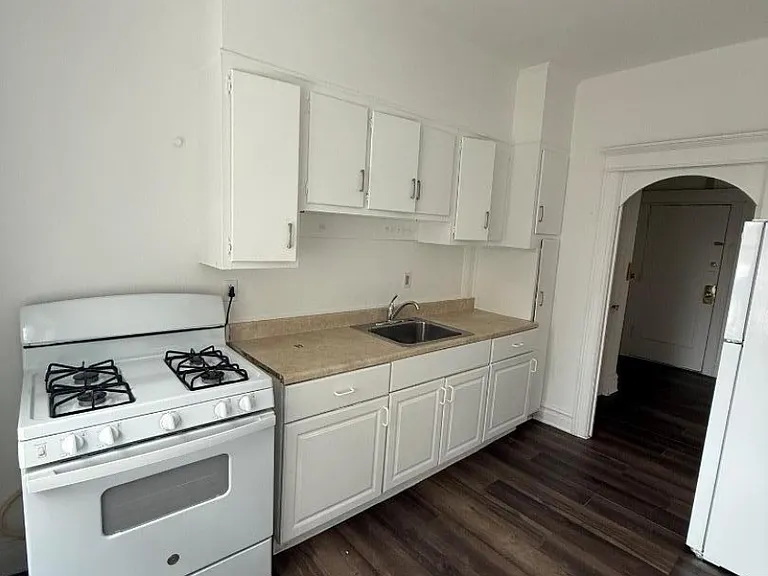 214 Lawton Ave #12 — Photo 6