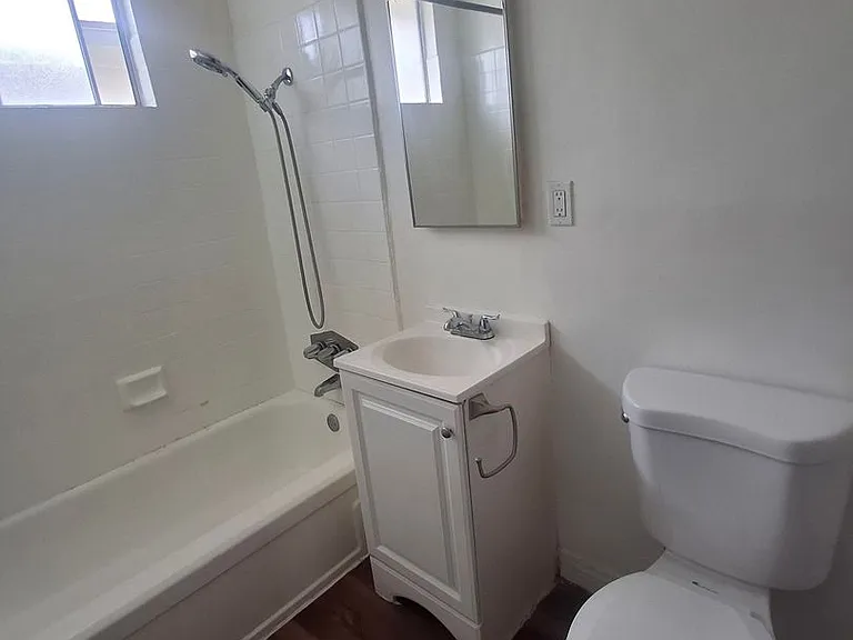 3933-3943 La Rica Avenue — Photo 12