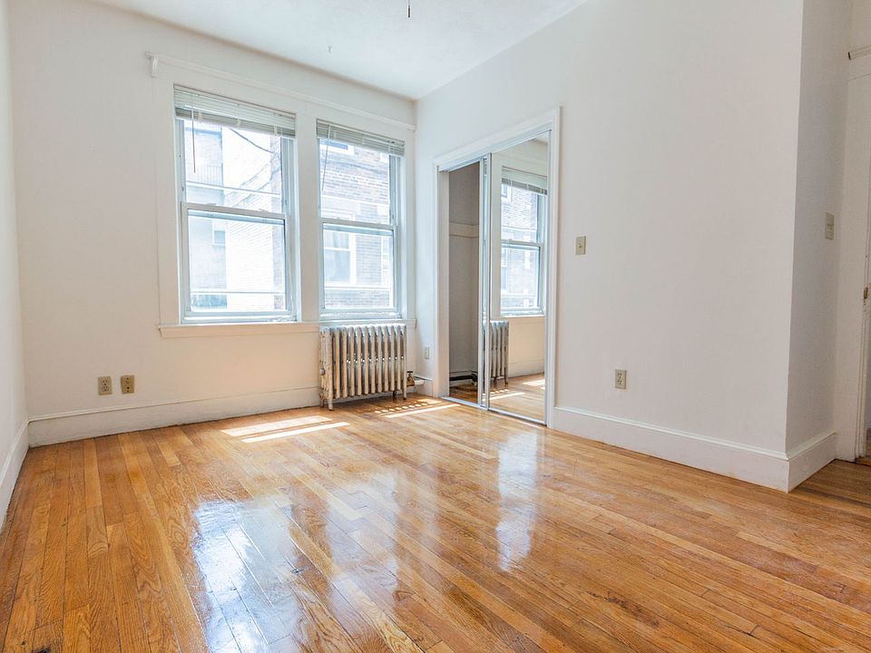 1st image of 15 Scottfield Rd APT 4