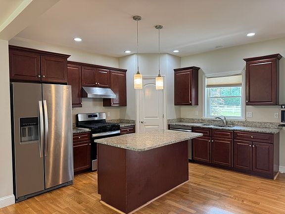 3rd image of 16 Juniper Hill Rd #16