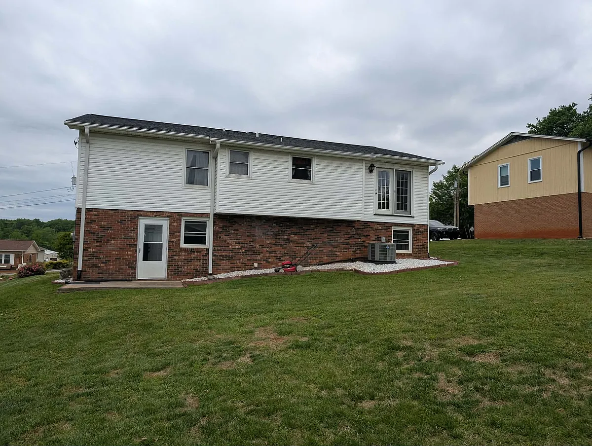 Building Photo - 408 Cardinal Dr