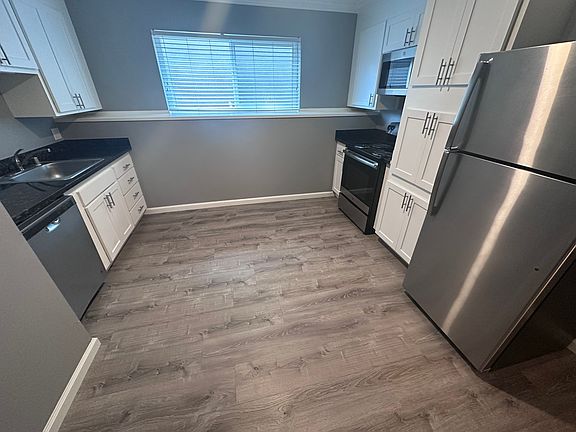 3rd image of 912 El Camino Real APT 21