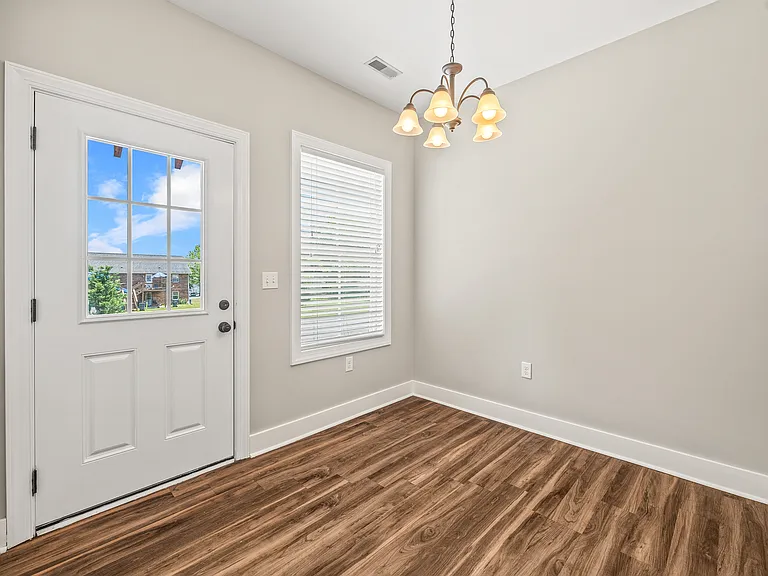 137 N Franklin Ave — Photo 6