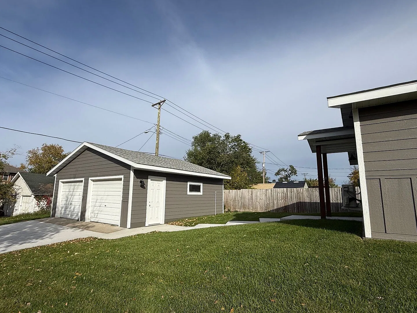 Brand New- Charming 2BR/1BA for Rent on a Large Corner Lot! — Photo 4