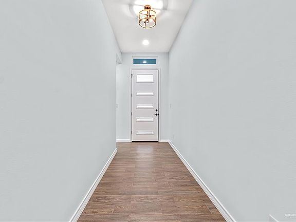 5th image of 201 N Brooks Cir
