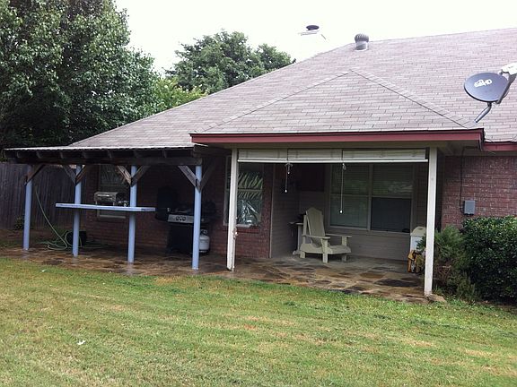 4th image of 1121 Highcrest Dr