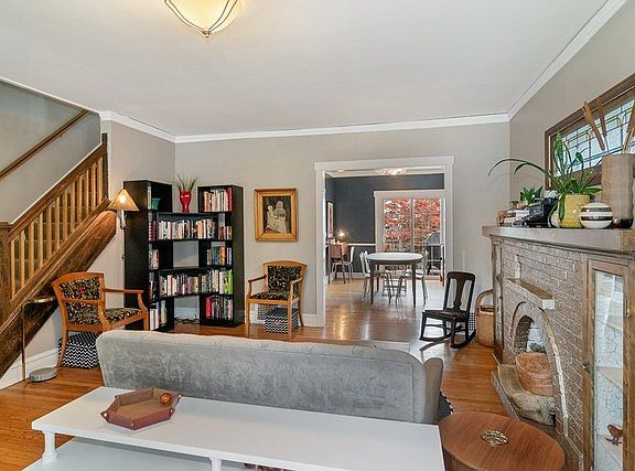 5th image of 1164 Clarence Ave