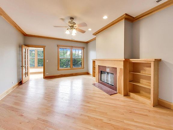 2nd image of 6741 N Sheridan Rd APT 2S