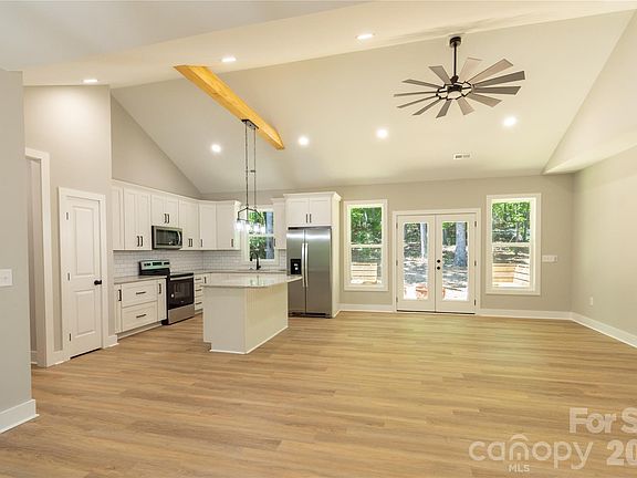 4th image of 472 Oak Rd