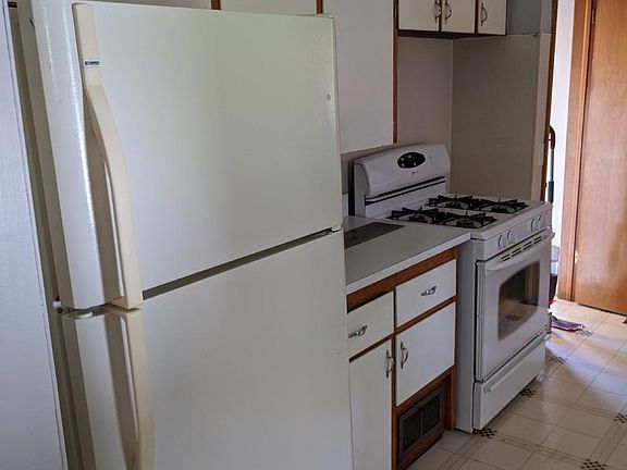 3rd image of 750 Hubbard St NE