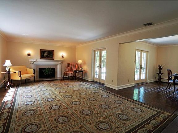 2nd image of 55 Hoodridge Dr
