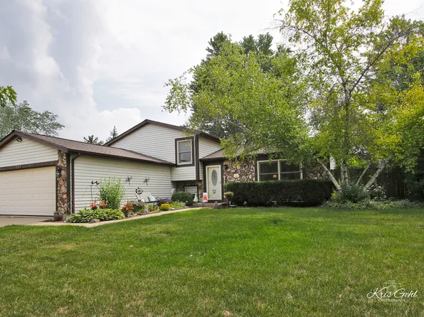 539 Whispering Pines Rd, Lindenhurst, IL 60046