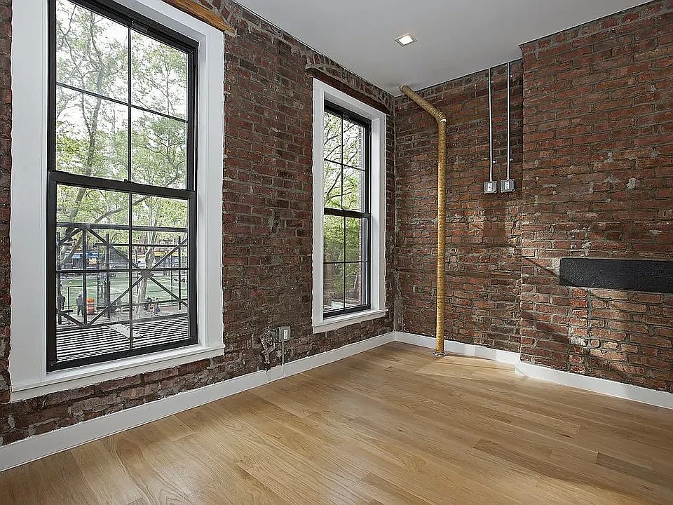 1st image of 102 Forsyth St APT 3