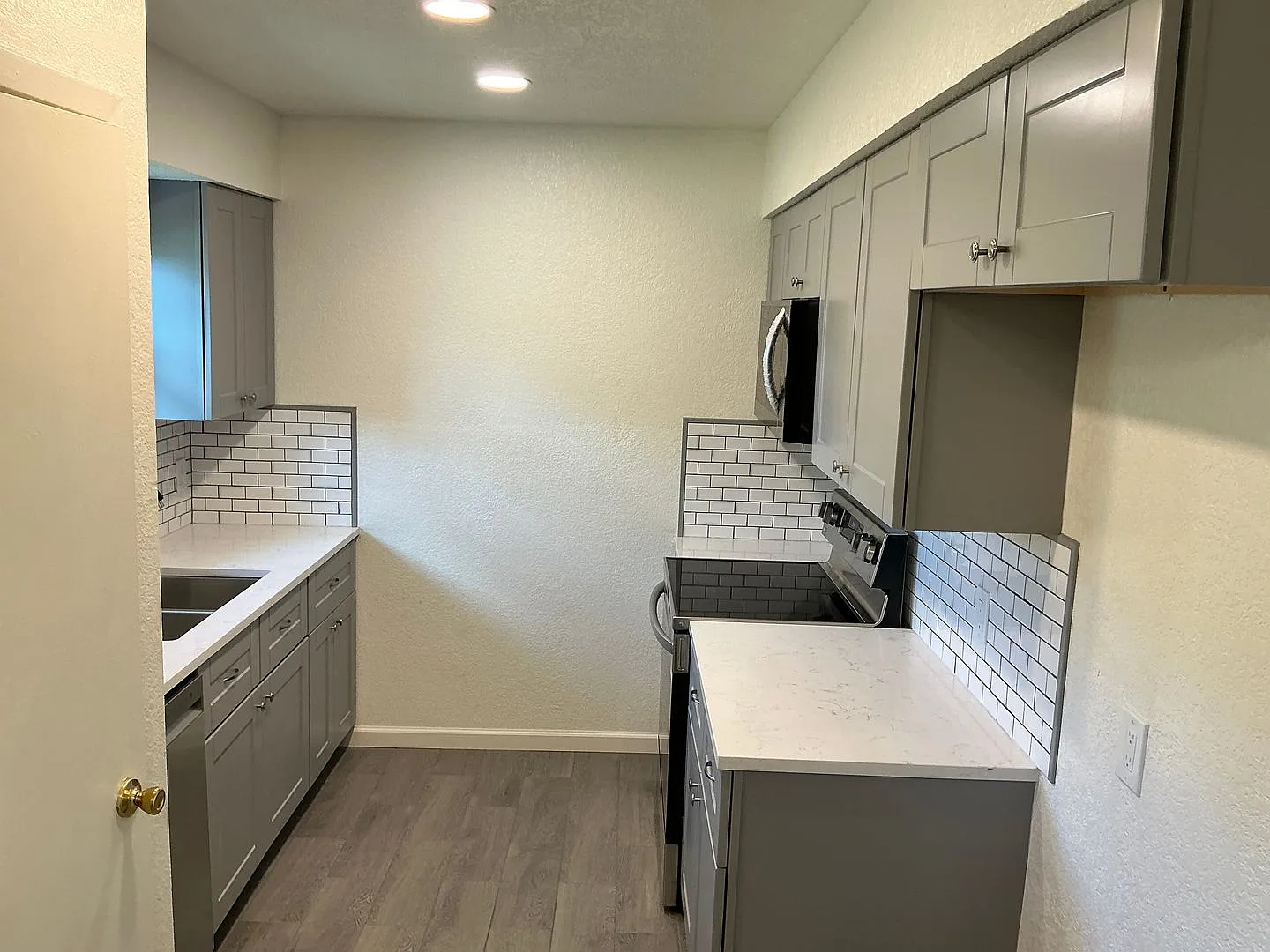 4/2 with Premium Finishes & Great Backyard — Photo 4