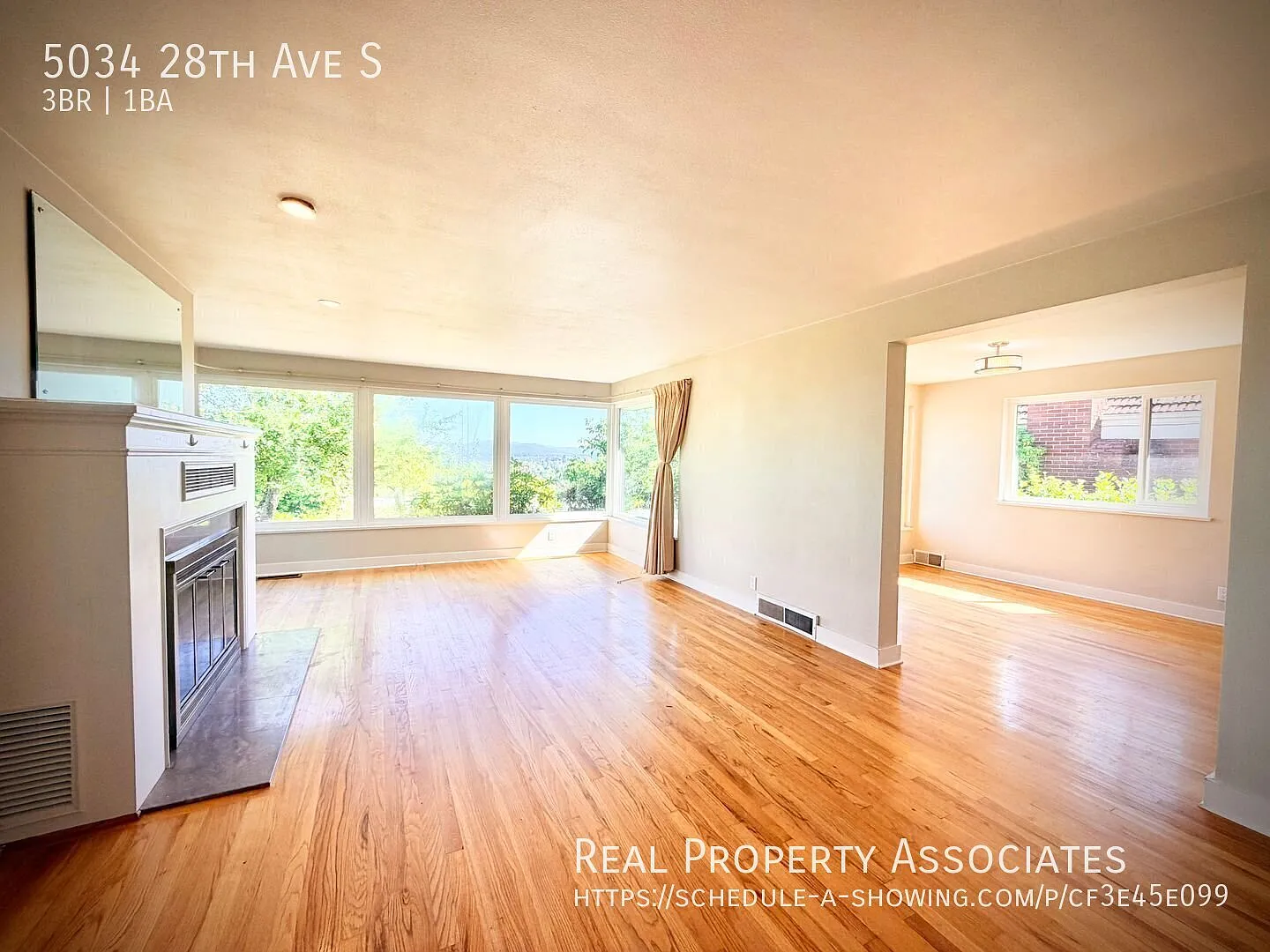 Beautiful Beacon Hill Home with Mountain & Lake Views — Photo 4