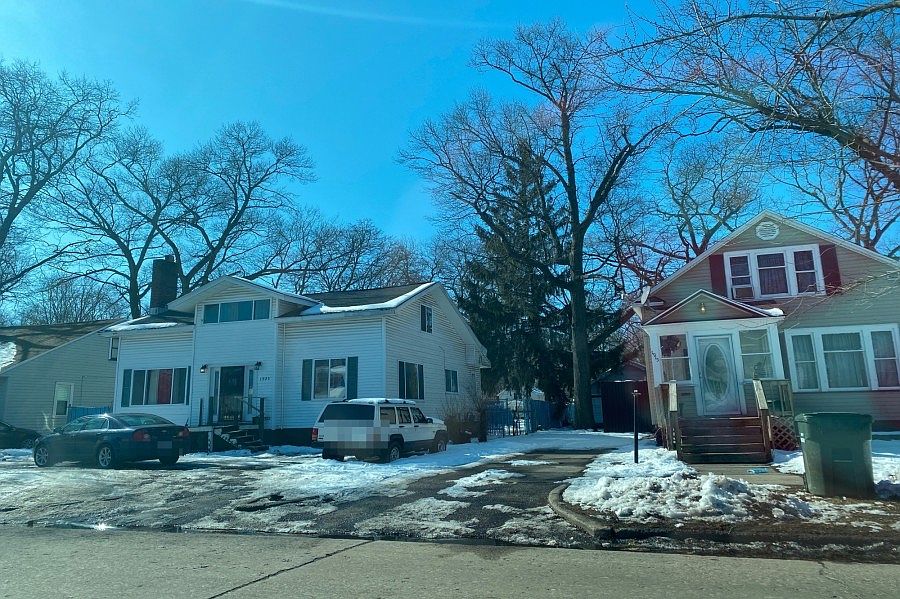 2nd image of 1925 Hoyt St