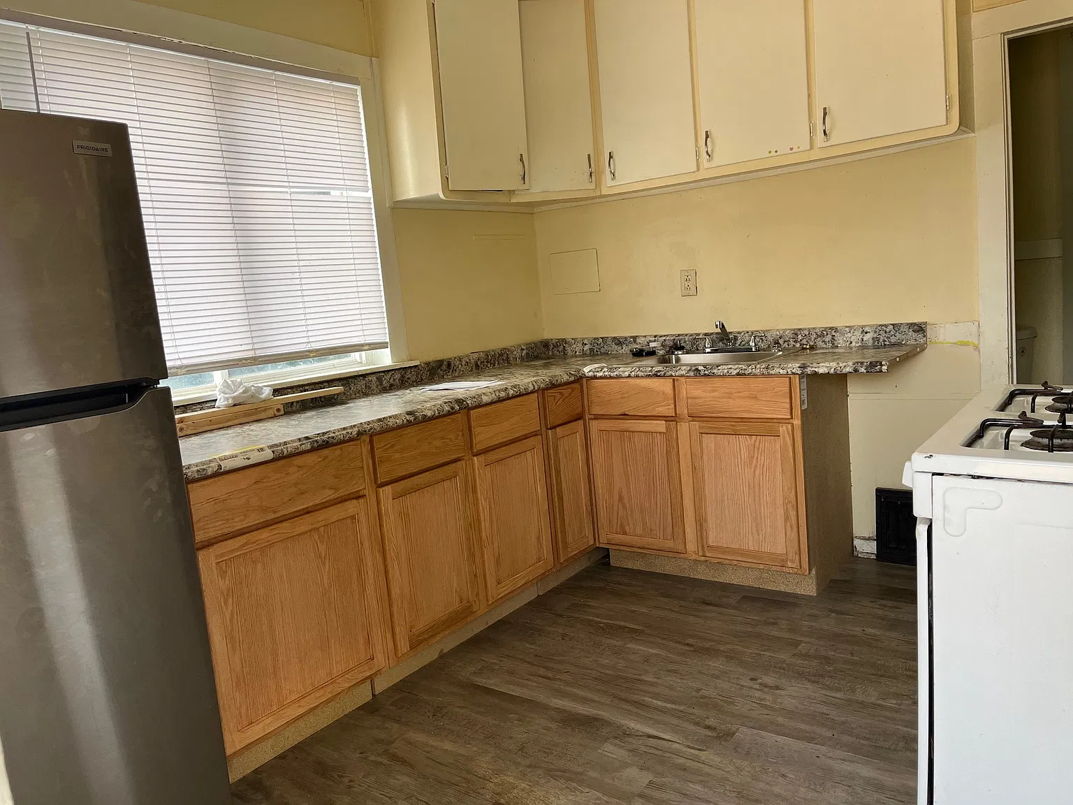219 Jackson St - * — Photo 2
