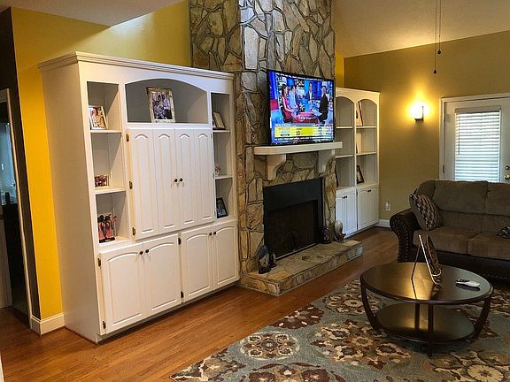 2nd image of 305 Shadowood Ln