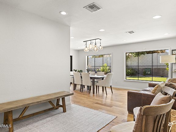 5th image of 2601 E Sahuaro Dr