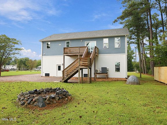 4th image of 402 Gillikin Road