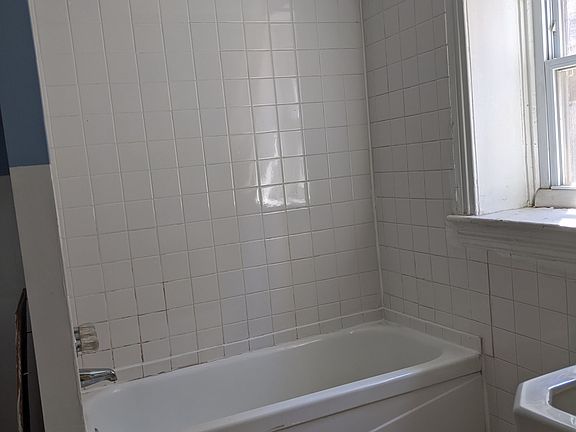 4th image of 4024 Spruce St APT 1