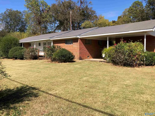 905 Hamilton St, Courtland, AL 35618