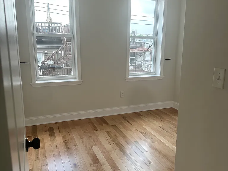 646 S Curley St — Photo 10