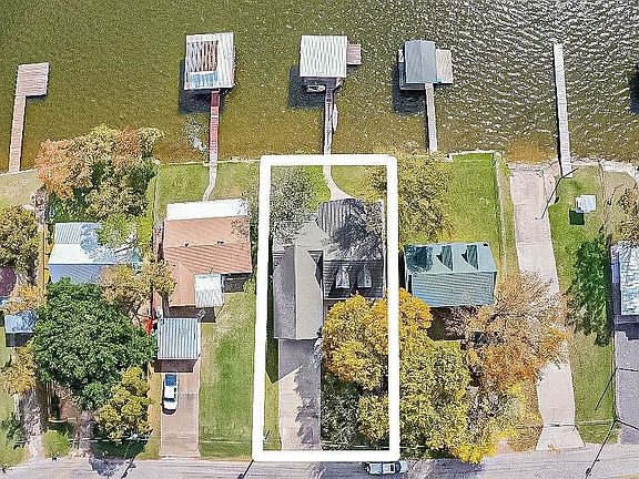 3rd image of 4505 Wildwood Cir