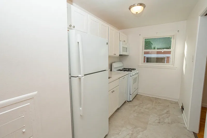 2 bed, 1.0 bath, 1000 sqft, $1,290 — Photo 1