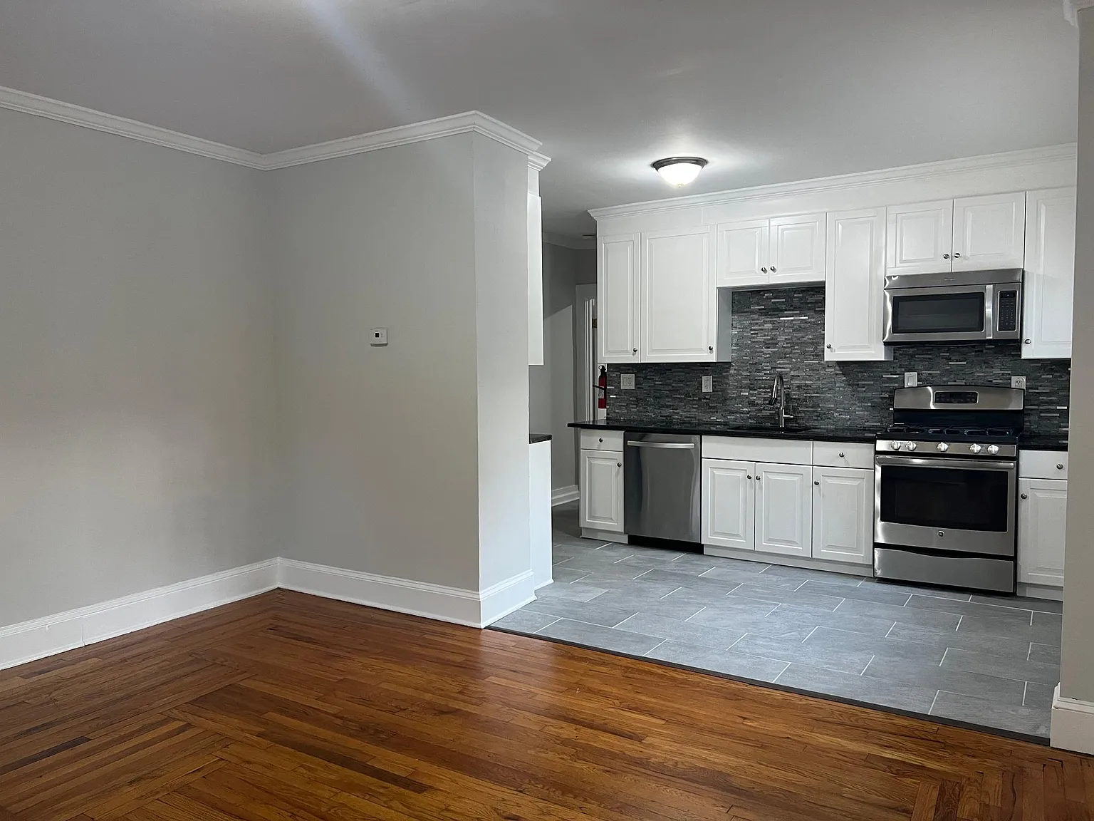 3 bed, 1100 sqft, $2,550 — Photo 3