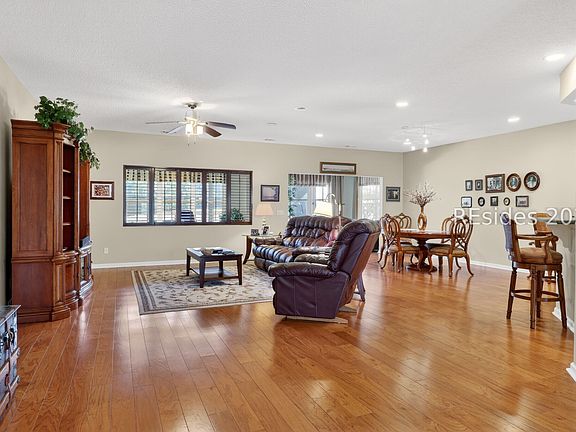 5th image of 22 Wandering Daisy Dr