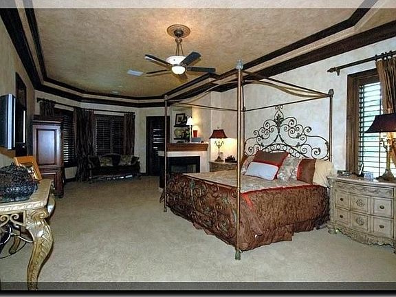 4th image of 3038 Wentworth Way