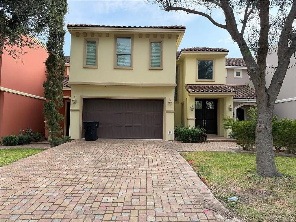 3 bed, 2.5 bath, 2540 sqft, $2,300 — Photo 1