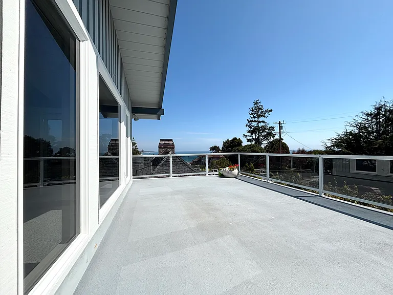 653 Bayview Dr — Photo 13