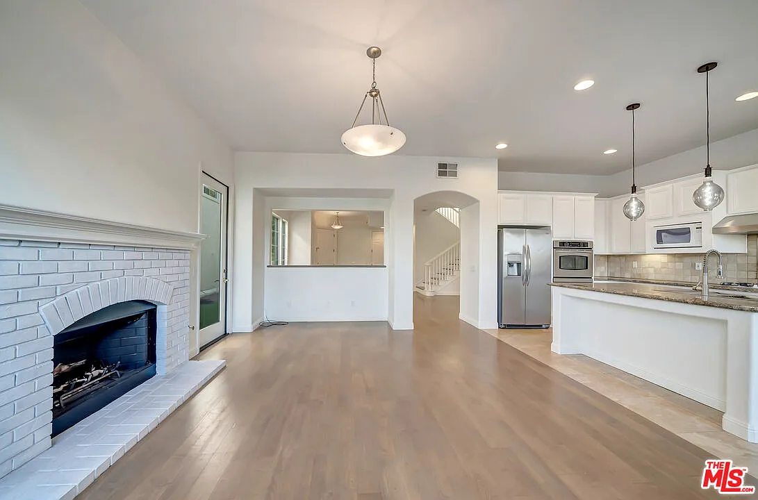 4 bed, 3.0 bath, 2438 sqft, $8,500 — Photo 4