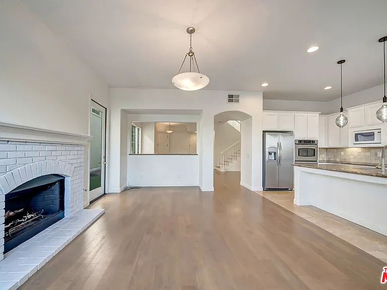 24819 Calle Cedro — Photo 8