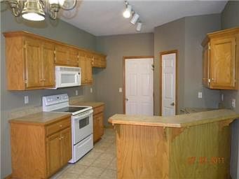 2nd image of 870 River Dr