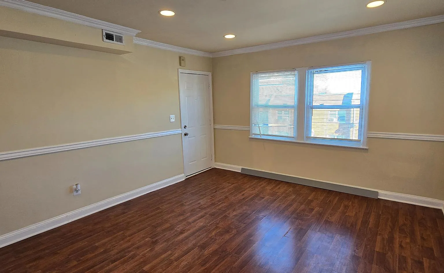 2 bed, 3210 sqft, $1,700 — Photo 4